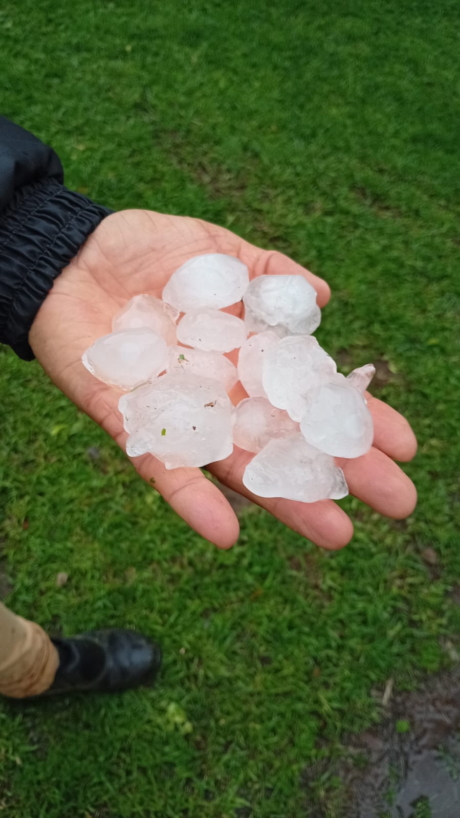 Chuva de granizo causa danos no interior de Maximiliano de Almeida