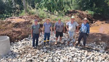 Prefeitura realiza melhoramento nas nascentes das fontes de �gua