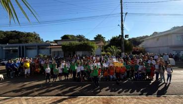 Caminhada Cultural marca mobiliza��o pelo Maio Laranja em Maximiliano de Almeida